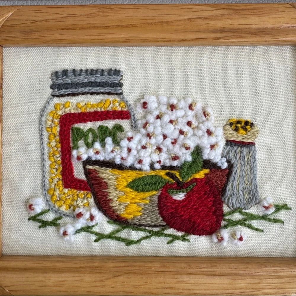 Vintage 70s Framed Crewel Art Set of 2 - Picture 12 of 13